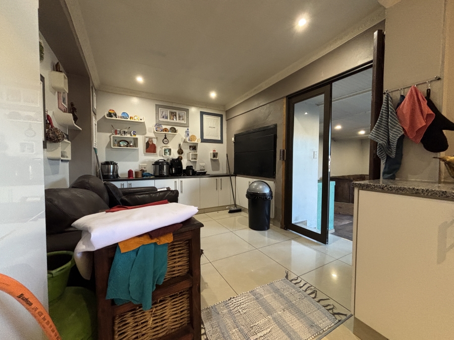 5 Bedroom Property for Sale in Glenlilly Western Cape